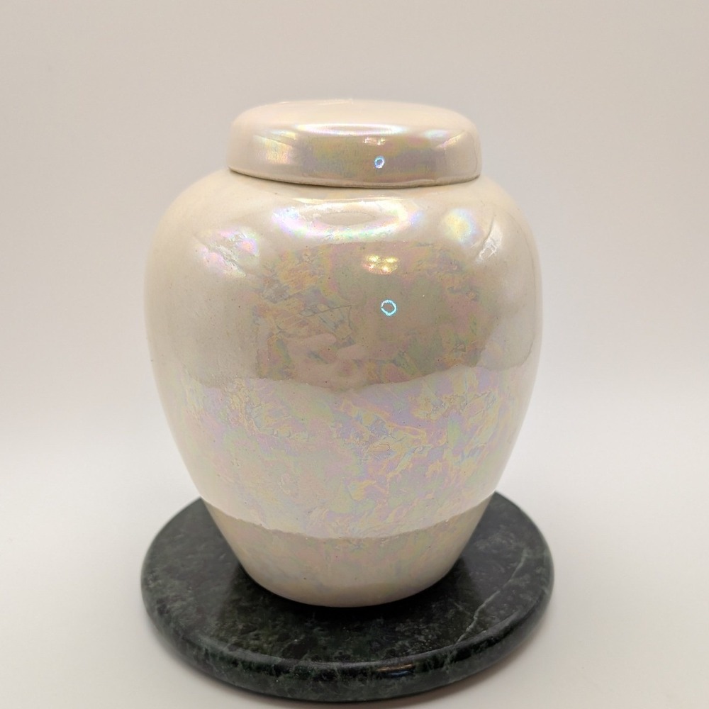 Arnels Vintage Iridescent Ceramic Ginger Jar‎ Lidded White Pearlescent 4in Vase